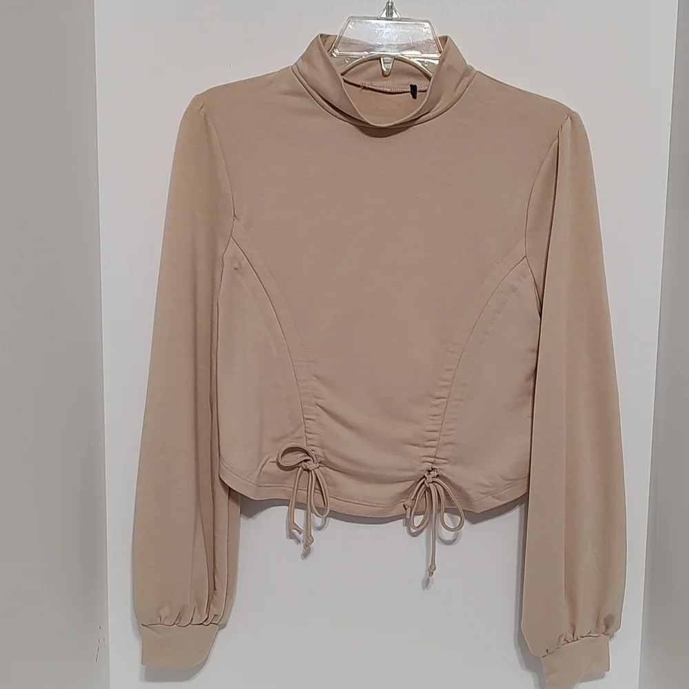 Cream/ Tan Long Sleeve Cropped Top sz M - Picture 1 of 5